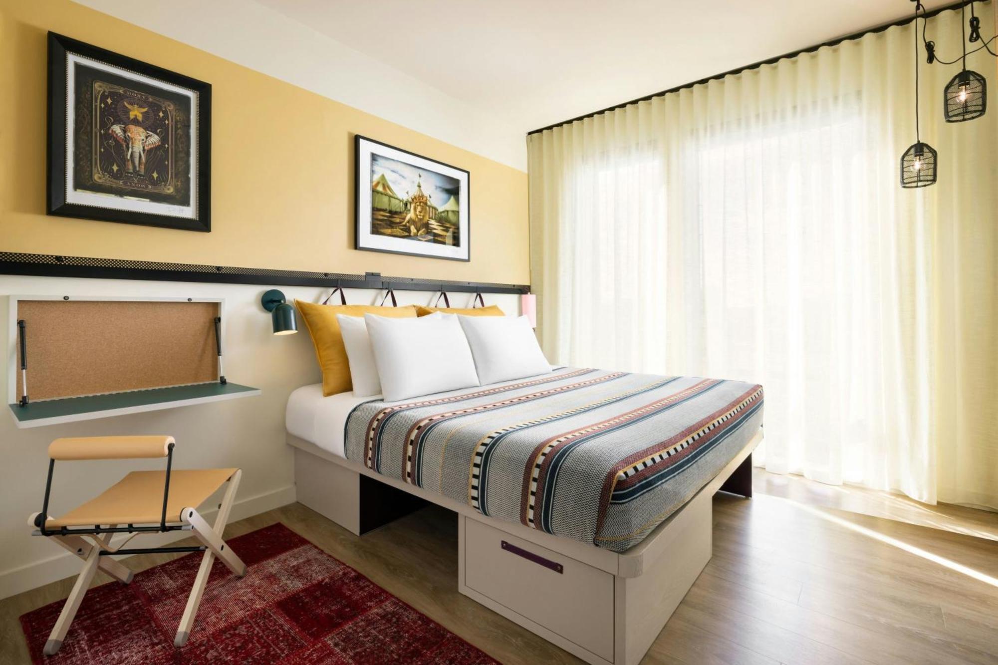 Moxy Downtown Hotel