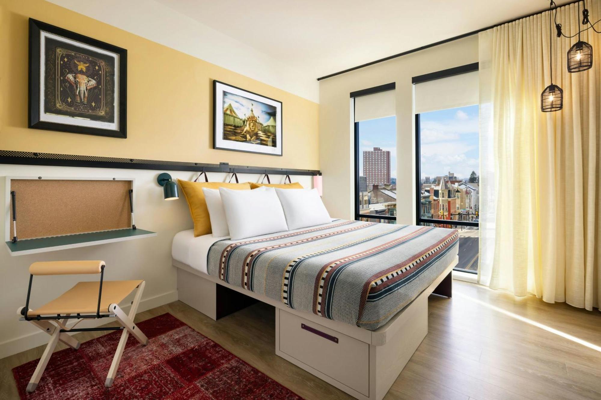 Moxy Downtown Hotel 3*