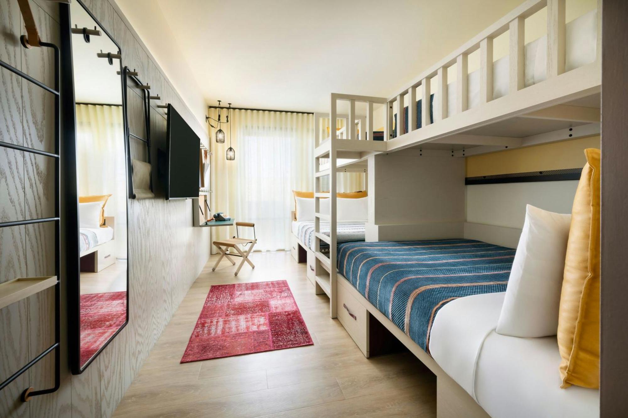 Hotel Moxy Downtown 3*