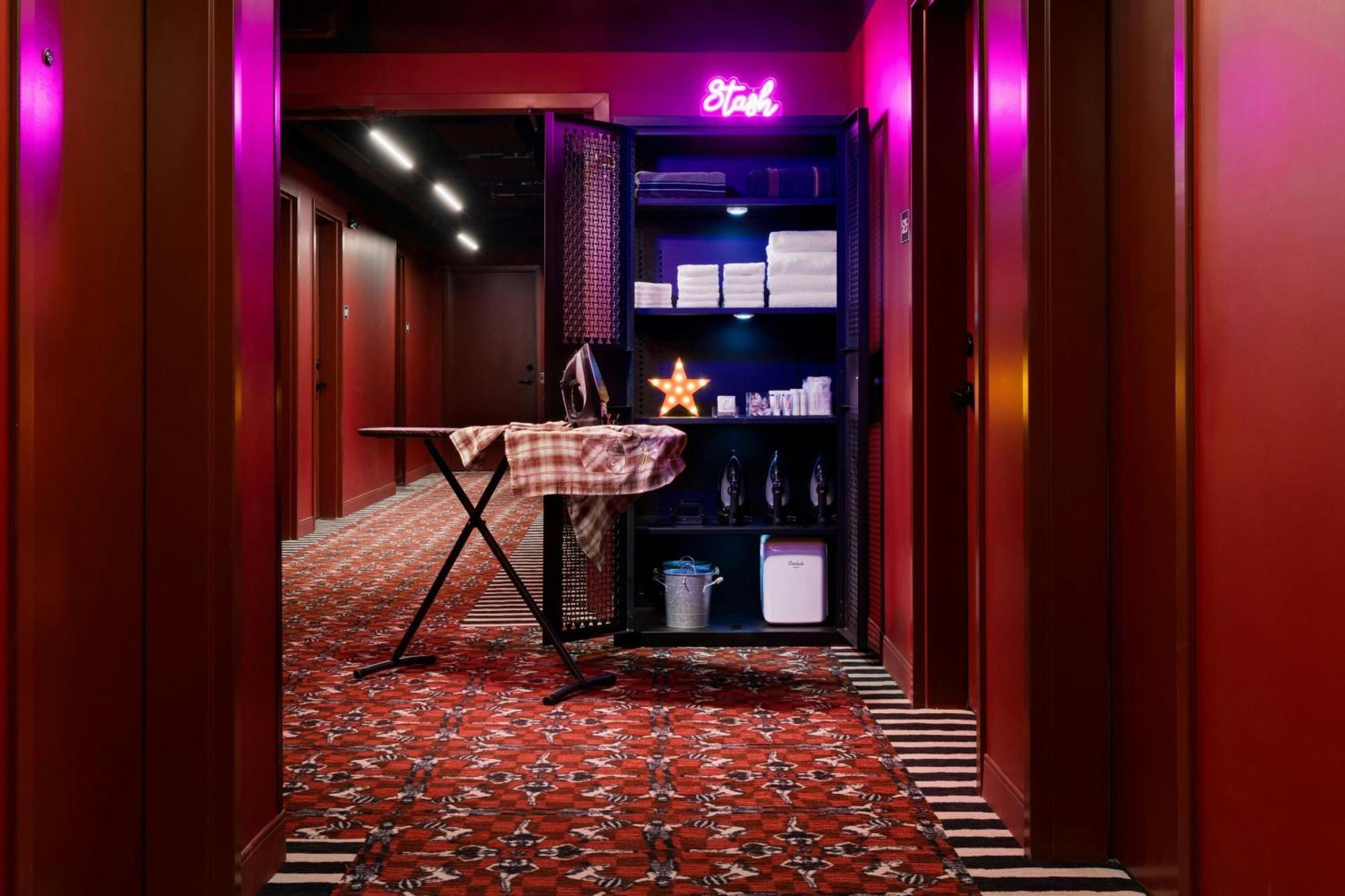 Hotel Moxy Downtown