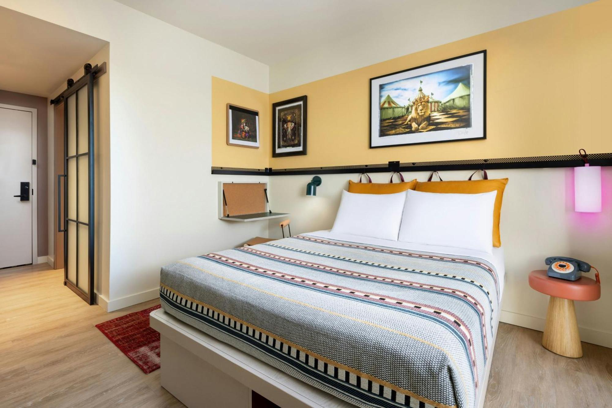 Hotel Moxy Downtown