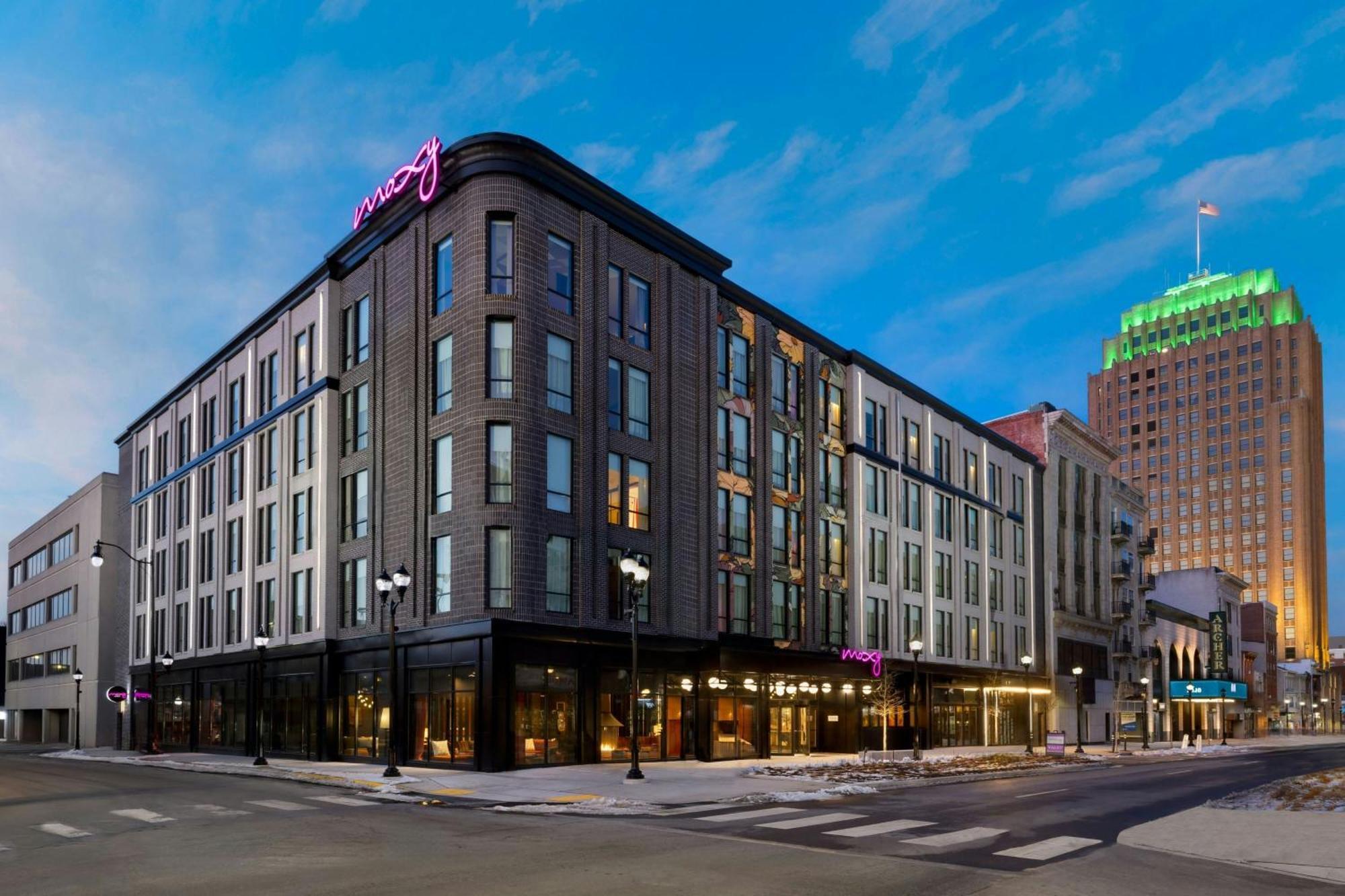 Hotel Moxy Downtown